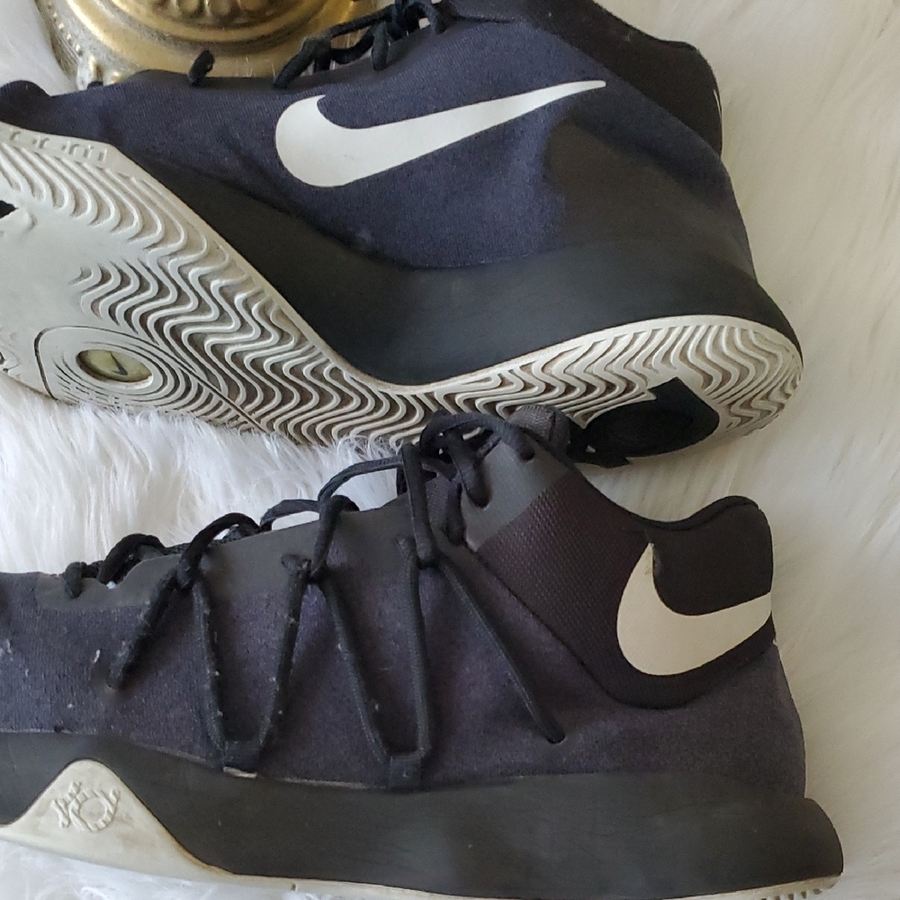 Nike Black and White Men's Sneakers Size 12 - Picture 3 of 15